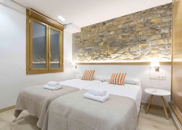 The Collection - Monpas Apartment *